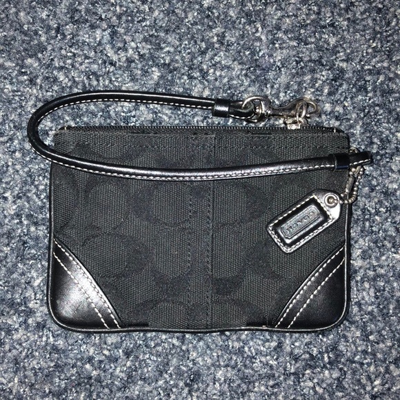 Coach Handbags - Coach Wristlet